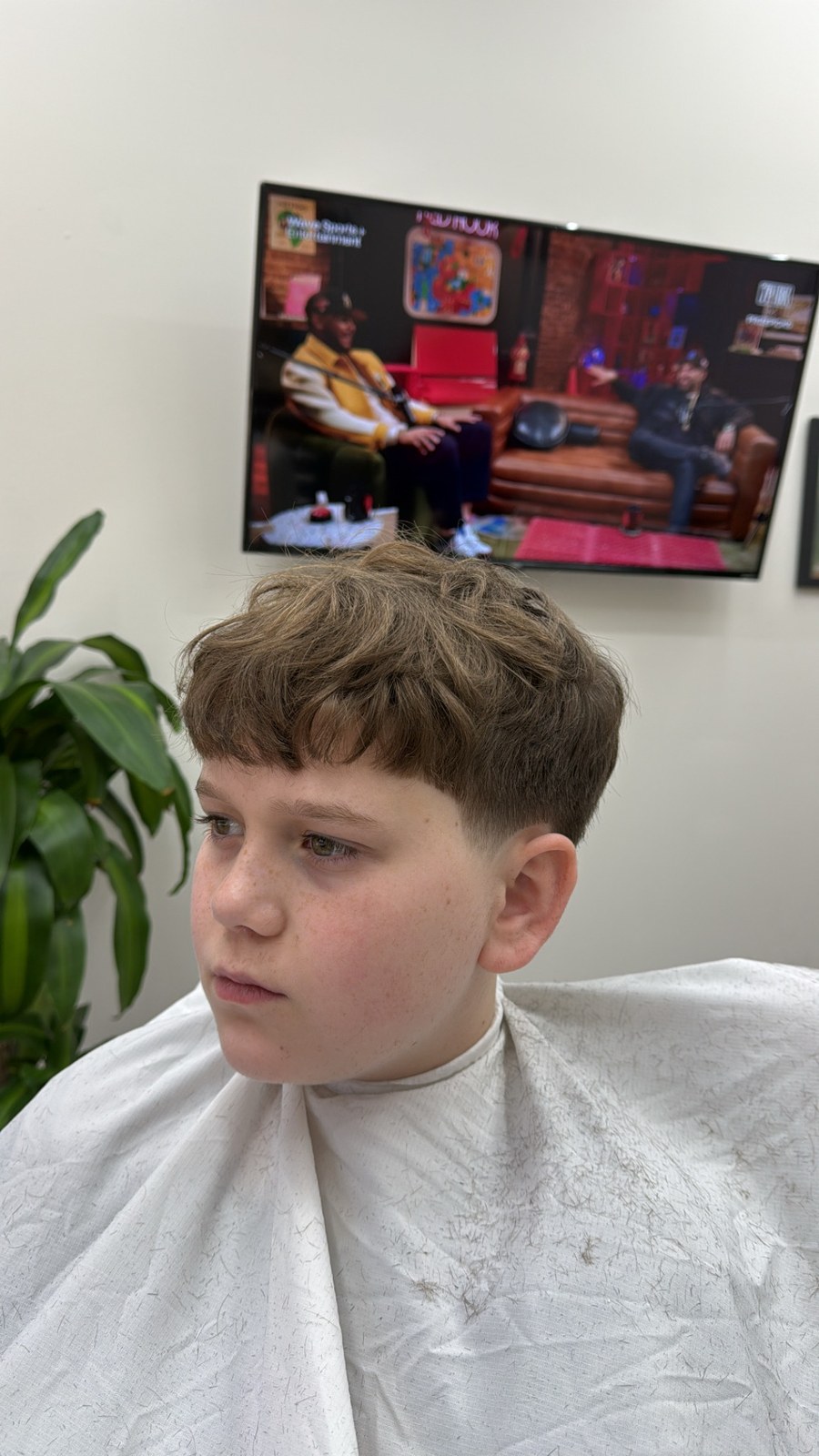 Textured fringe with short tapered sides